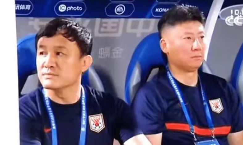 叶忠全点了点头，笑着说道：我们叶家人丁兴旺，已经在全国乃至全世界开枝散叶，明日祭祖大典，现场将族谱请出来、再将这些年轻后辈的信息全部填进去，老祖宗看到了，一定也会十分欣慰的。
